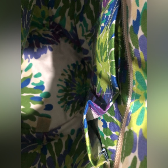 Straw Handbag/ Beach or Pool Bag with Flower Accent - Picture 4 of 8